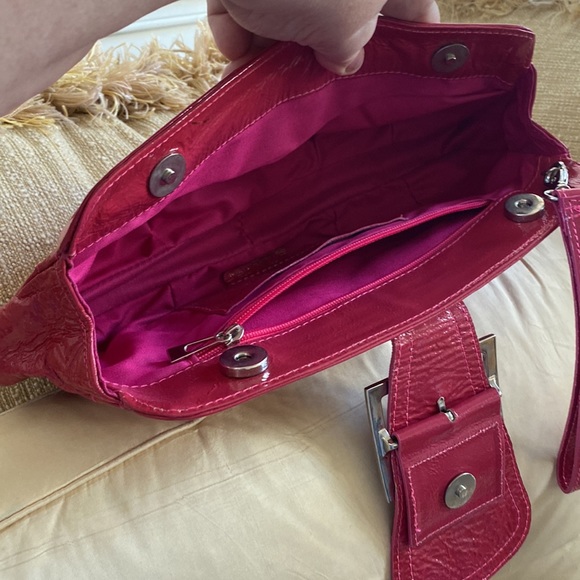 Pink clutch/purse with wristlet. 11x6 - Picture 5 of 13
